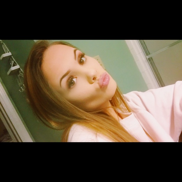 Meet your Posher, Addison - Picture 5 of 5